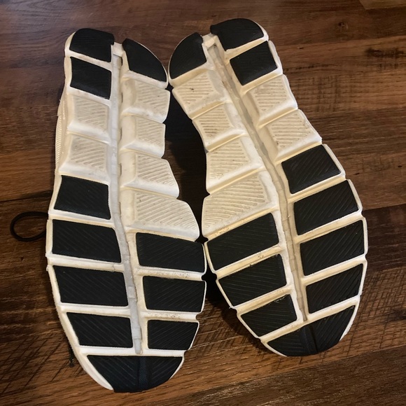 On Cloud X Running White and Black Shoes 11.5 - Picture 6 of 6